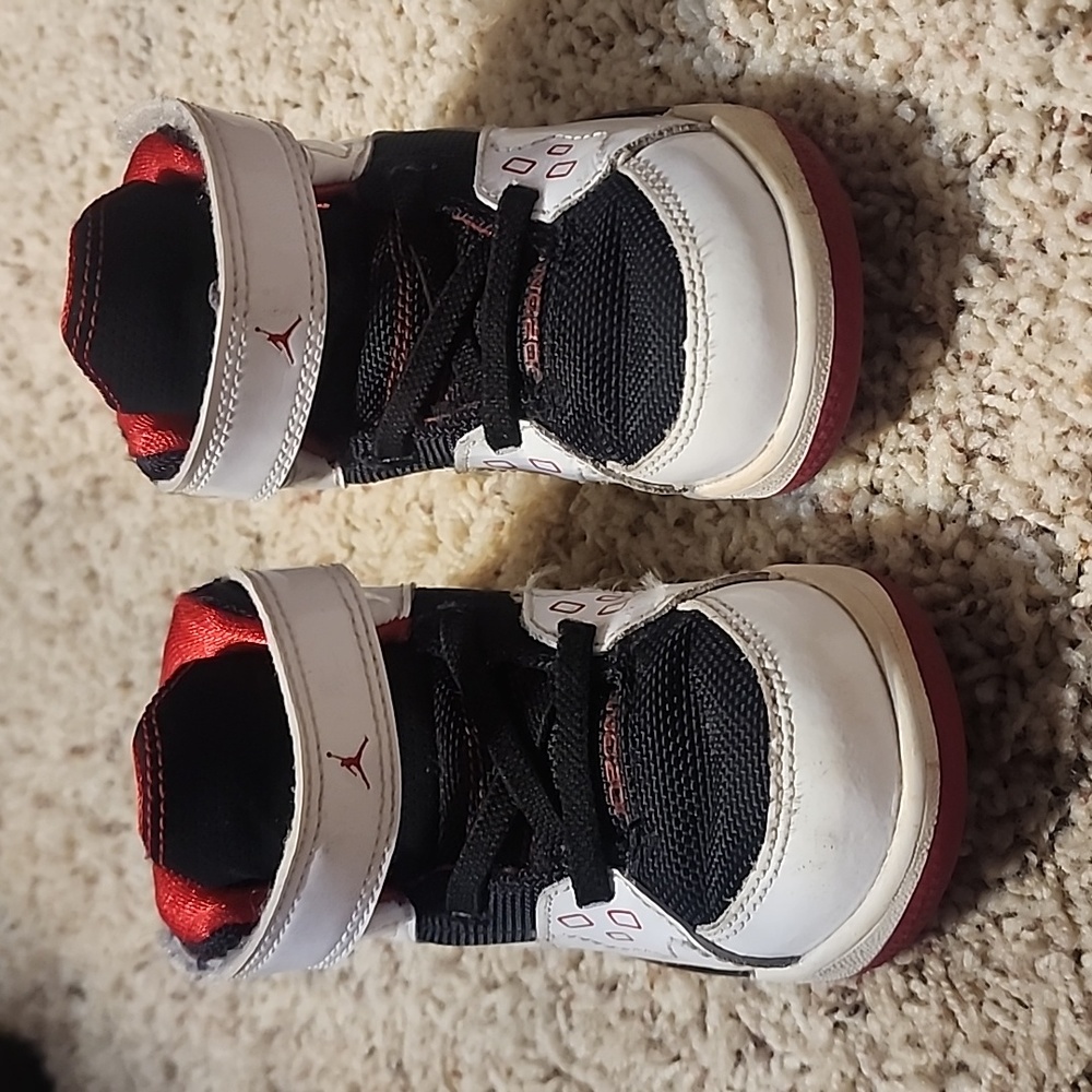 Jordan Retros - Picture 2 of 4